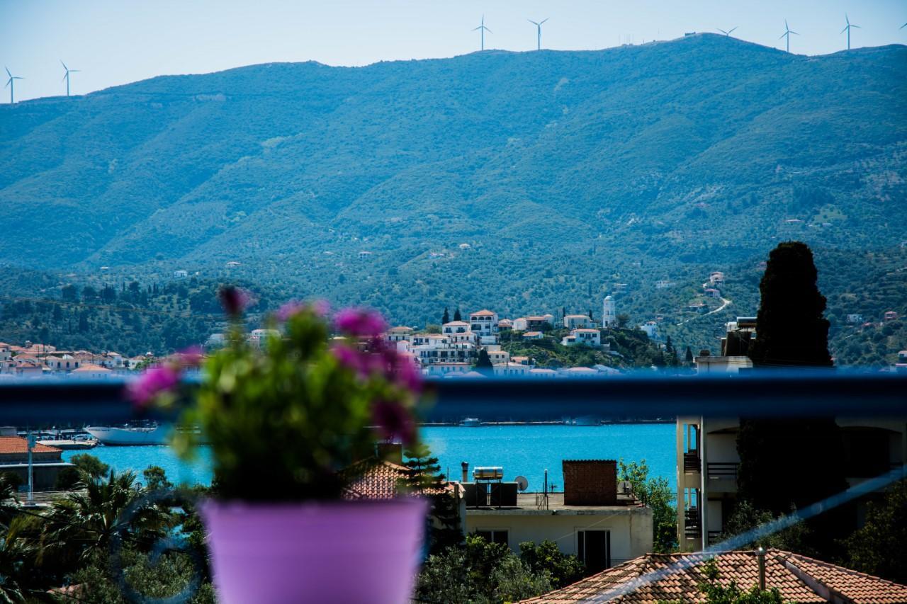 Christina Perlia Studios Poros Town Exterior foto