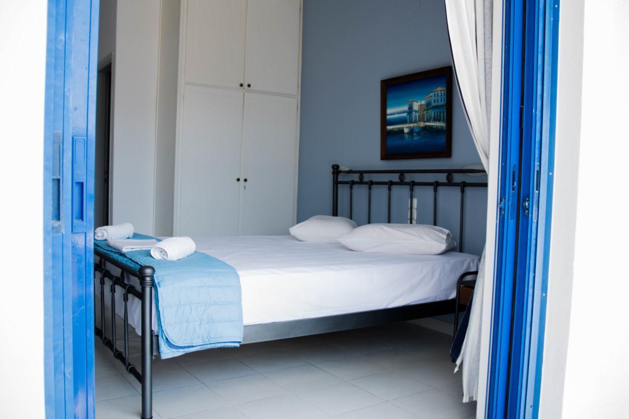 Christina Perlia Studios Poros Town Exterior foto