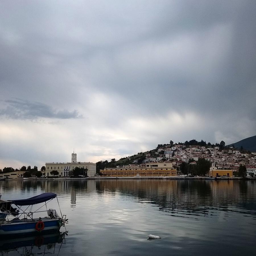 Christina Perlia Studios Poros Town Exterior foto