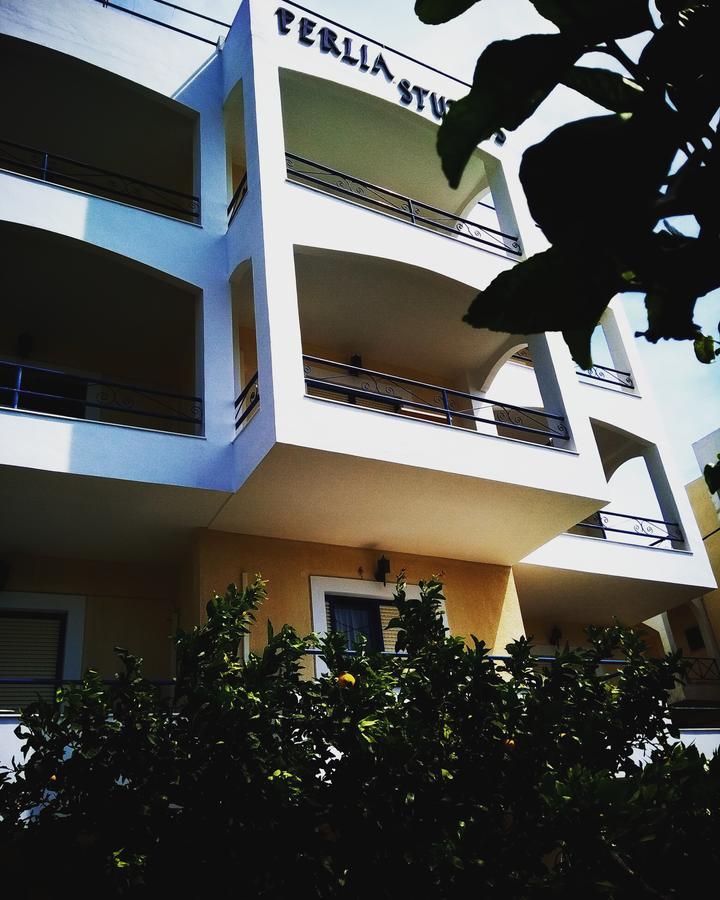 Christina Perlia Studios Poros Town Exterior foto